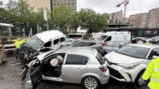 Beikta'ta zincirleme trafik kazas: 8 ara birbirine girdi, 8 yaral