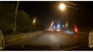 Makas atmaya çalıştı, motosiklete çarptı