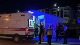 Ambulanstan fırlayıp gazeteciye böyle saldırdı