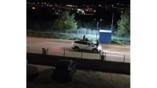 �ki kad�n�n tehlikeli yolculu�u kamerada