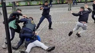 Almanya'da slam kart miting srasnda ar sac aktivist bakl saldrya urad