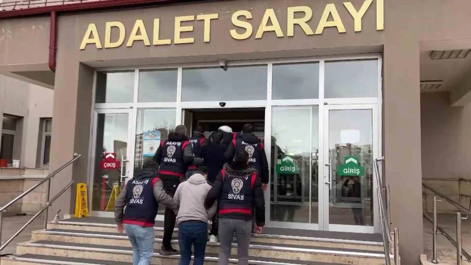 Sivas'ta gayrimenkul vaadiyle 2.4 milyonluk vurgun