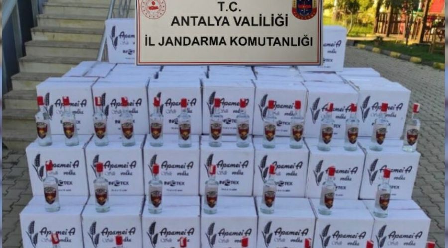 Otel deposunda bin 800 litre ka�ak i�ki