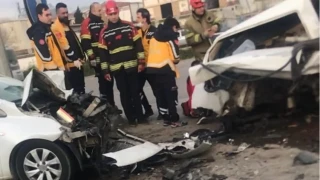 Band�rma'da 4 ara�l� zincirleme kaza: 1 �l�, 1 yaral�