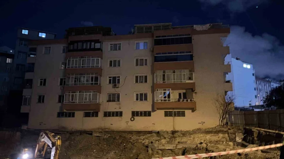 Bah�elievler'de 4 katl� bina m�h�rlendi