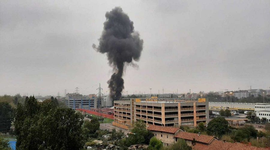 İtalya'da uçak düştü: 8 ölü