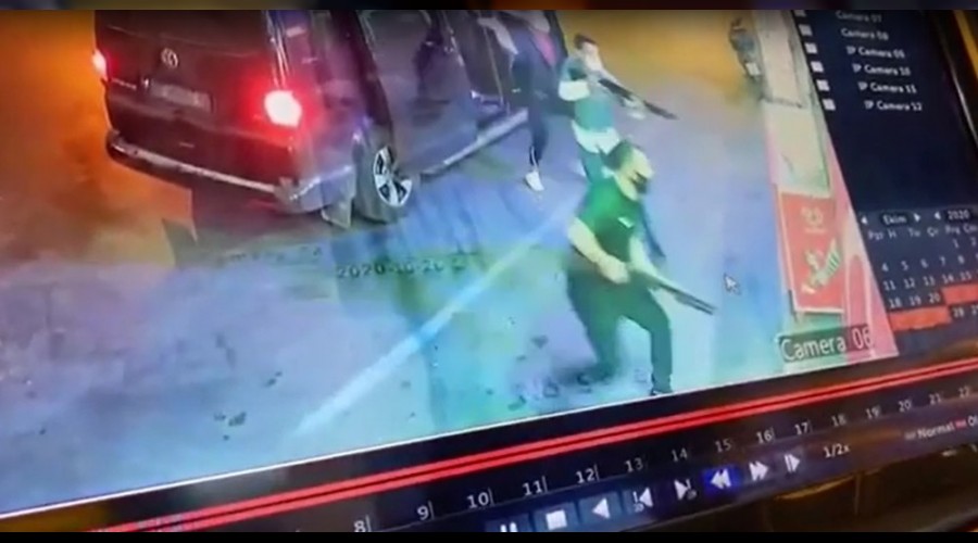 �zmir'de 7 ki�i silahlarla tekel bayisini bast�