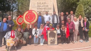 AKP İlçe Başkanı'nın İzmir Marşı çalmasına engel olduğu bando şefi oturma eylemi başlattı
