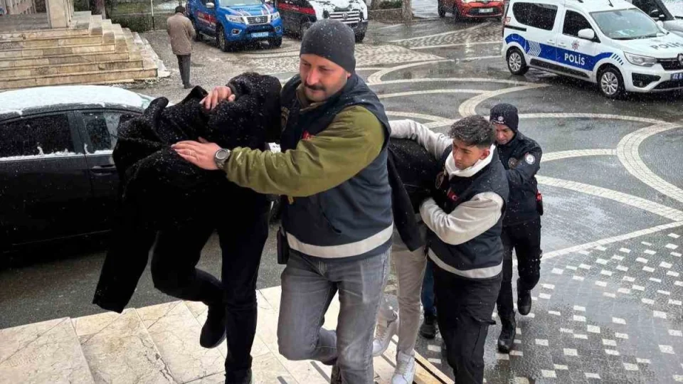 Ak�ehir'de sahte alt�n sat�c�lar�na operasyon