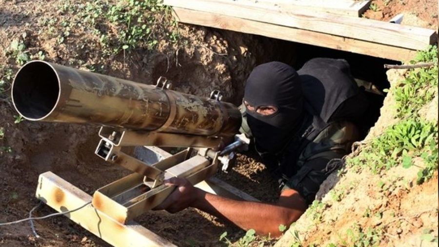 Bombardıman altındaki Gazze'den İsrail'e roket atışları sürüyor