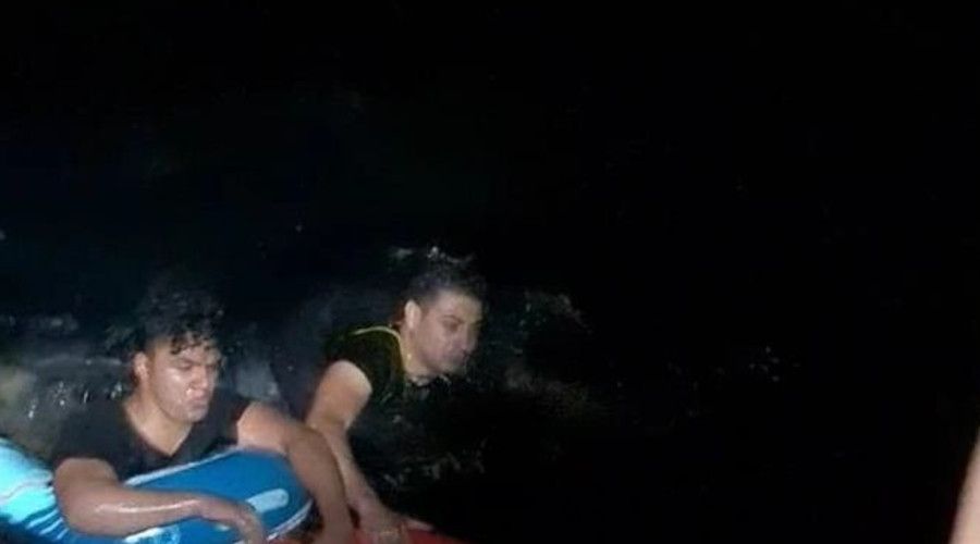 Deniz yata�� ile Yunan Adas�na ge�meye �al��t�lar