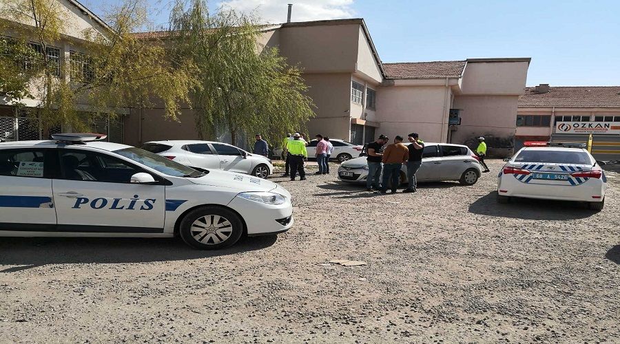 'Dur' ihtarına uymayan sürücü aracını bırakıp kaçtı