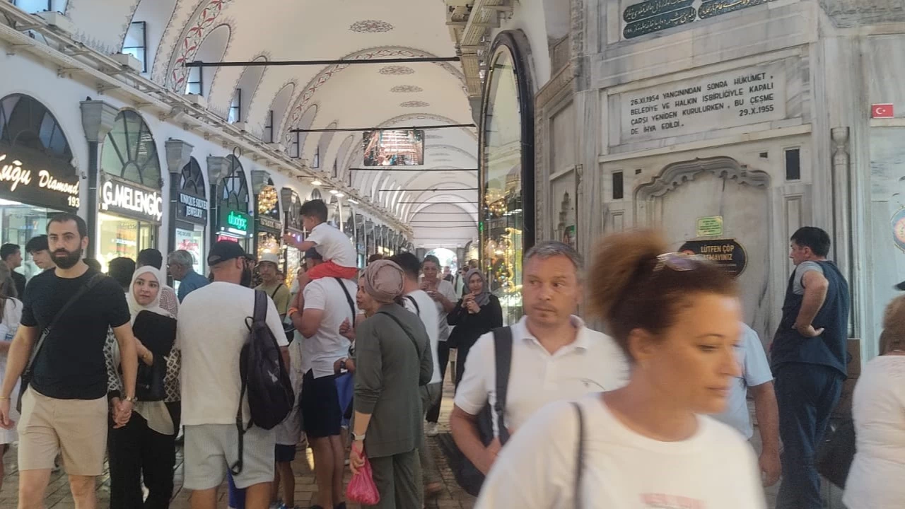 Kapalı Çarşı’ya turist akını