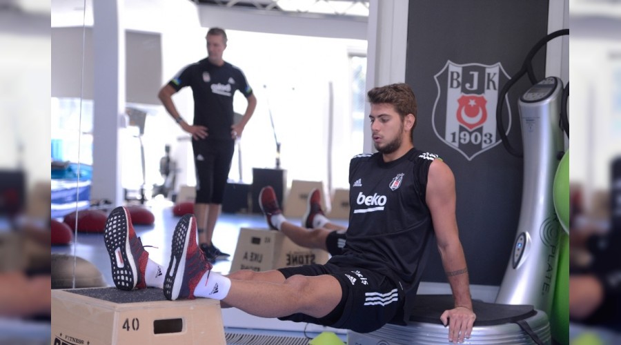 Kartal, salonda �al��t�