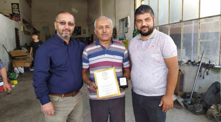 Kızılay'a 35 kan bağışı yapan bağışçıya altın madalya verildi