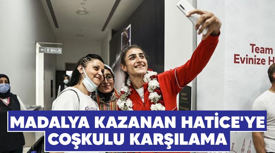 Madalya kazanan Hatice'ye cokulu karlama