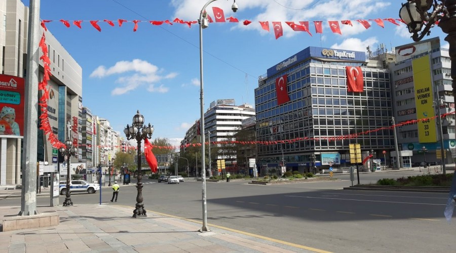 Meydanlar 23 Nisan'da bo� kald�   