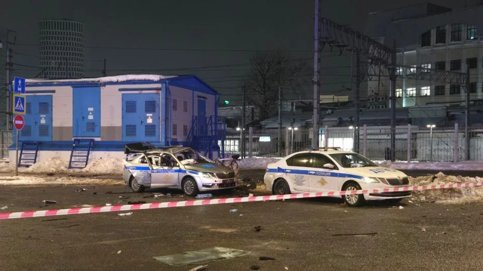 Moskova'da tren istasyonu yak�n�nda patlama: 1 polis �ld�
