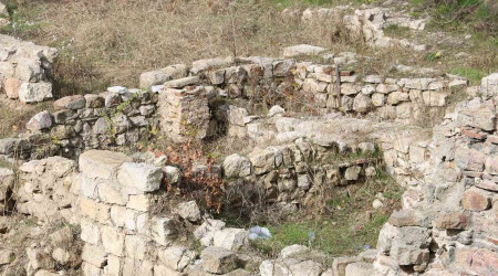 Selimiye Camisi meydan kazlarnda yeni tarihi kalntlar bulundu