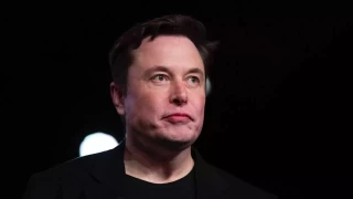 SpaceX ve Tesla’nın sahibi ABD’li iş insanı Elon Musk, ChatGPT'nin iPhone’lara entegre edilmesi halinde Apple'ın ürünlerinin şirketlerinde yasaklanacağını duyurdu