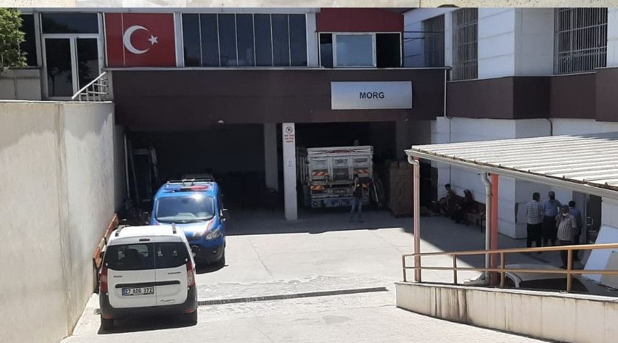 8 Ya��ndaki �ocuk a�a� alt�nda �l� bulundu