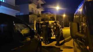 Arazi kavgasında ağabeyi ile yeğenini bıçakladı