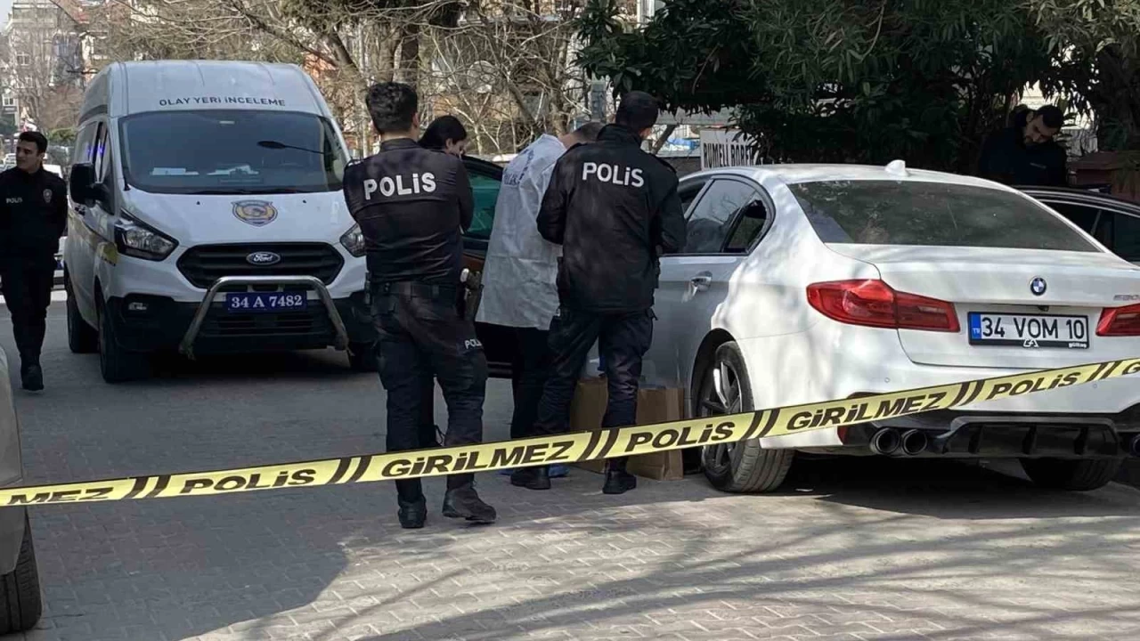 Bahçelievler'de 1 kişi lüks araç içerisinde ölü bulundu