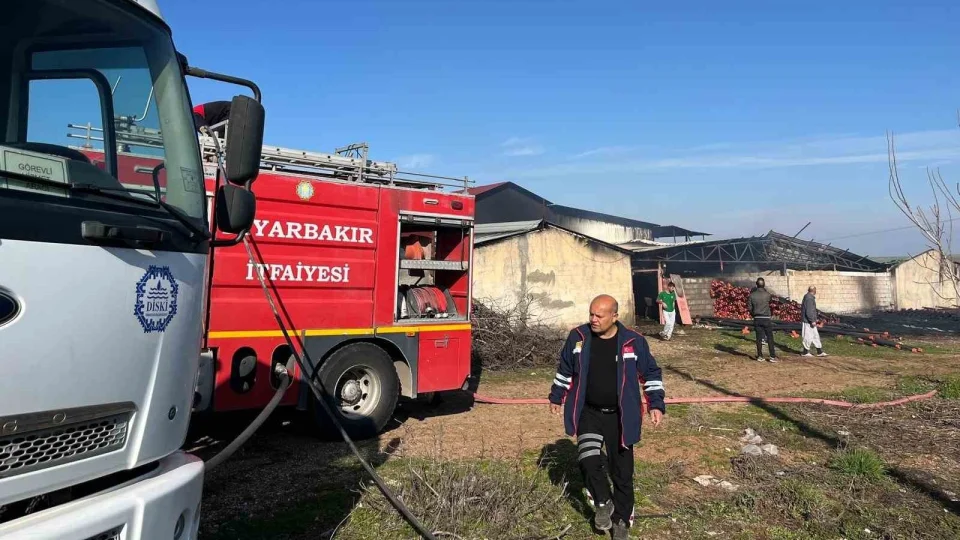 Diyarbak�r'da plastik fabrikas�nda yang�n