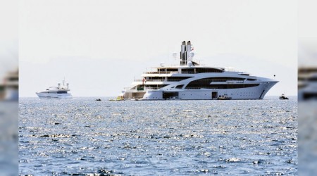 Dolar milyarderi Kazak'ın mega yatı Bodrum'da