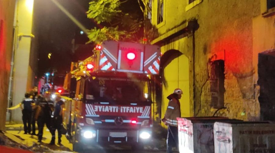 Fatih Unkapan'nda ken metruk binadaki almalar sona erdi