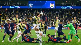 Galatasaray Fenerbah�e�yi mi, PSG'yi mi yensin?