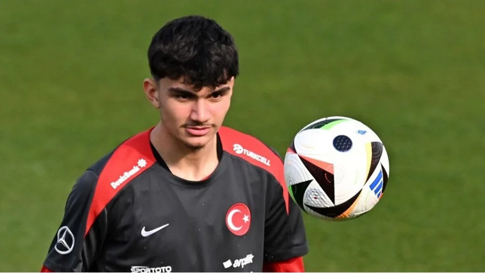 Galatasaray'da Can Uzun out! Mert Kömür in!