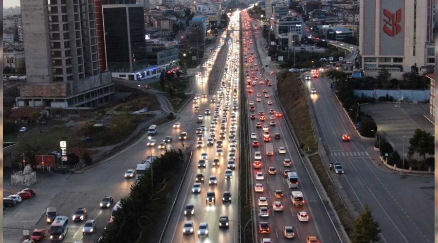 Güneşi gören İstanbullu sokağa çıktı