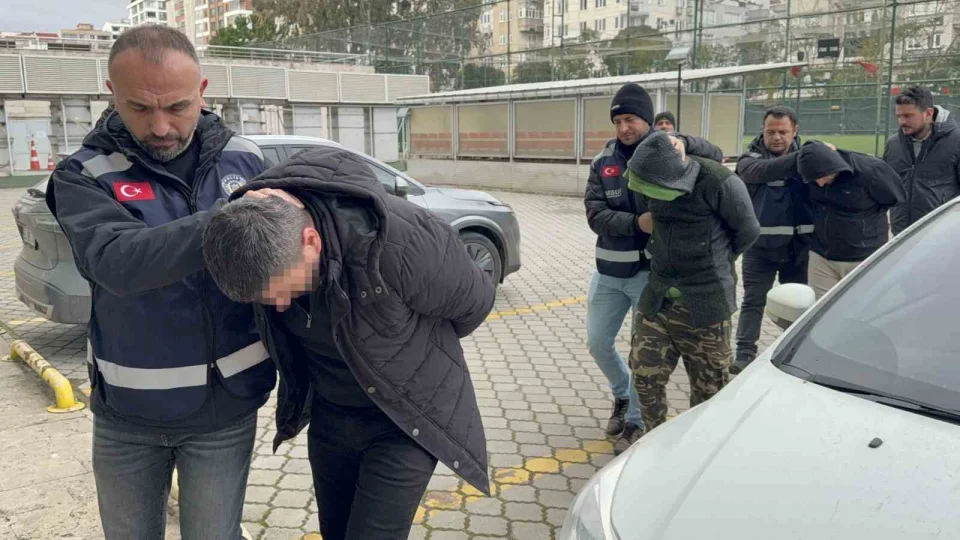 'Kahraman kurye' ara� kundaklamaktan g�zalt�na al�nd�