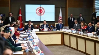 Mekke Anla�mas�'n�n onaylanmas�n�n uygun bulundu�una dair kanun teklifi Komisyon'da kabul edildi