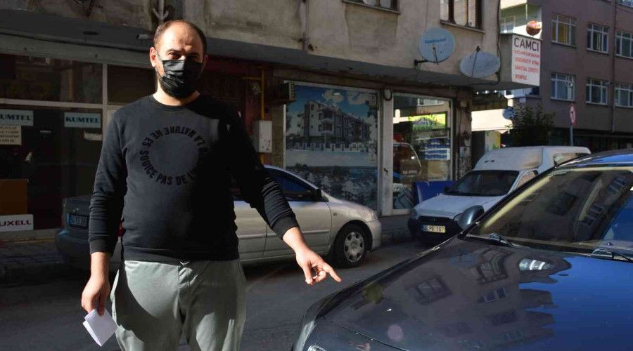 Park halindeki aracına yorgun mermi düştü, sürücü şoke oldu