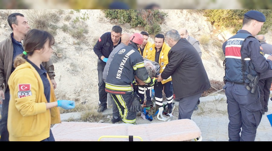 Tarım işçilerini taşıyan traktör devrildi