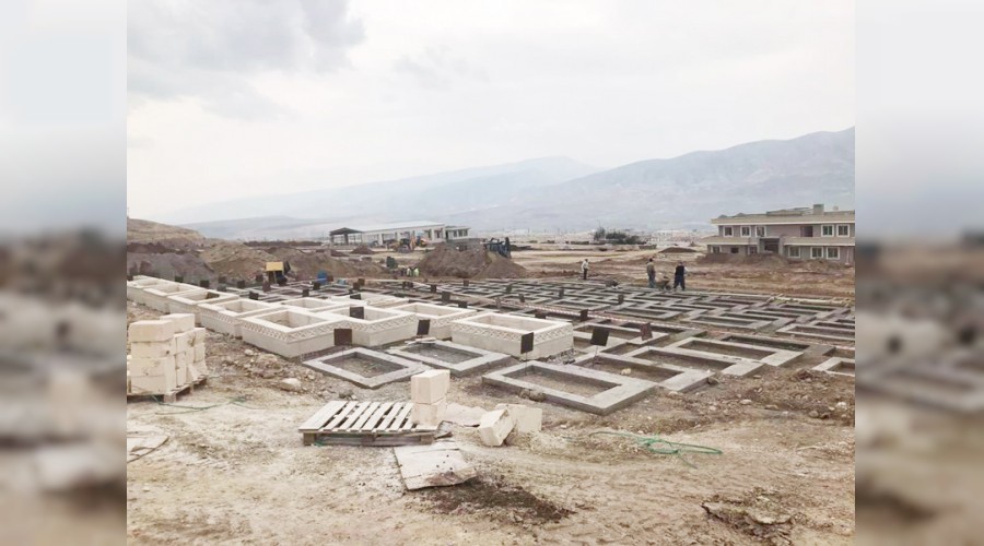 Türbe ve mezarlar da taşınıyor