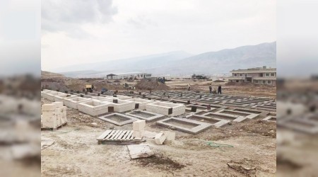 Türbe ve mezarlar da taşınıyor