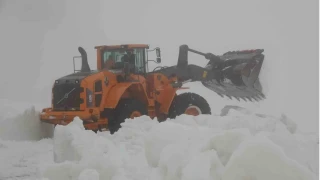 Yaz �ehri Mersin'de kar 2 metreyi a�t�