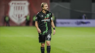 12 ma�ta 4 k�rm�z� g�rd�� Sakaryaspor'da Caner Erkin ile yollar ayr�ld�