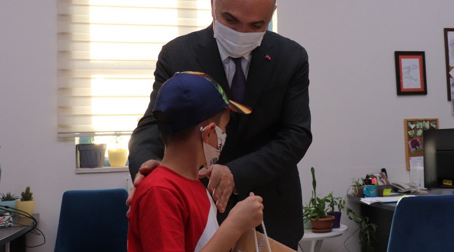 800 ��renciye k�rtasiye �eki da��t�lacak