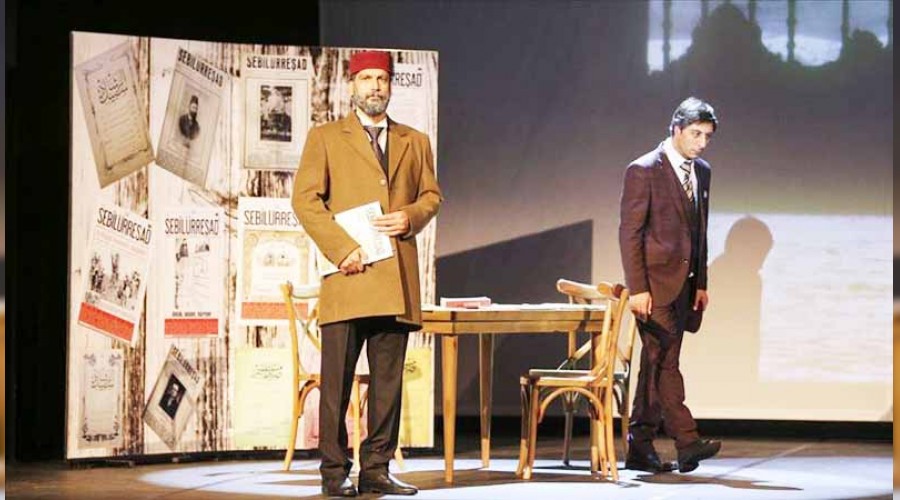 Akif�in hayat� tiyatro sahnesinde
