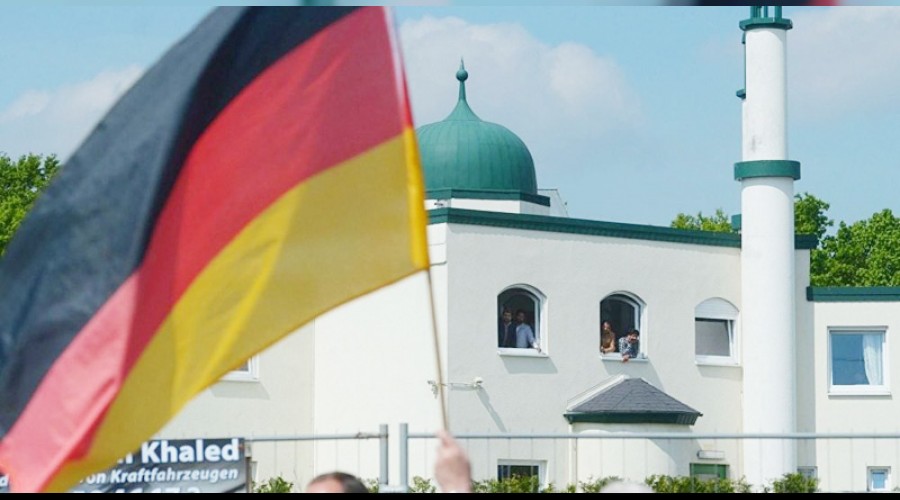 Almanya'da imamlara 'dil art' tartmas 
