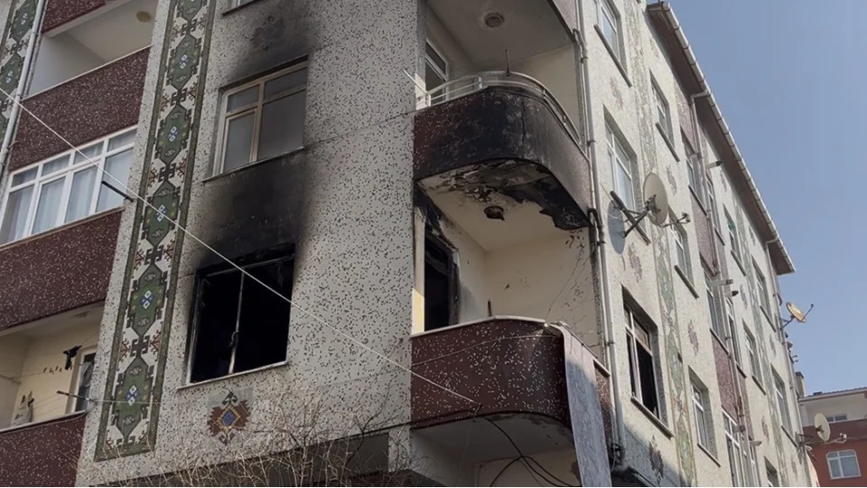 Ata�ehir'de madde ba��ml�s� gen� kendi evini ate�e verdi
