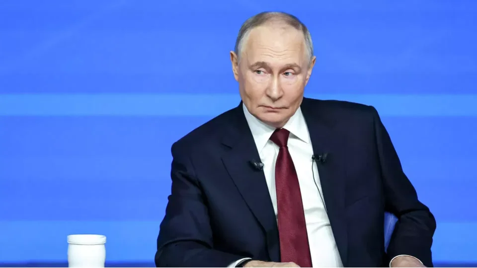 Avrupa ülkelerinde tırmanan kitlesel protestoları değerlendiren Putin, Batılı yöneticilerin iç siyasette yaşanan krizlerin faturasını Moskova'ya kesmeye çalıştığının altını çizdi