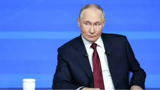  Avrupa �lkelerinde t�rmanan kitlesel protestolar� de�erlendiren Putin, Bat�l� y�neticilerin i� siyasette ya�anan krizlerin faturas�n� Moskova'ya kesmeye �al��t���n�n alt�n� �izdi