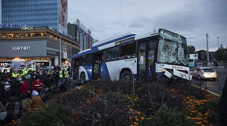Ba�kentte iki otob�s �arp��t�
