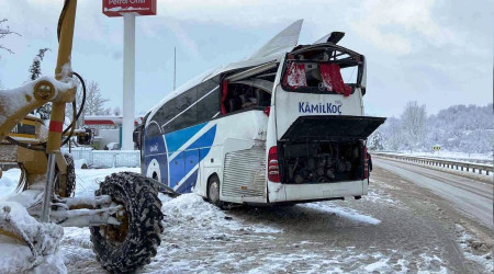 Bursa'da yolcu otobüsü ile tır çarpıştı 2 yaralı