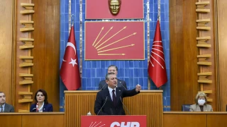 CHP resmen bölündü! Özgür Özel kürsüde ağladı
